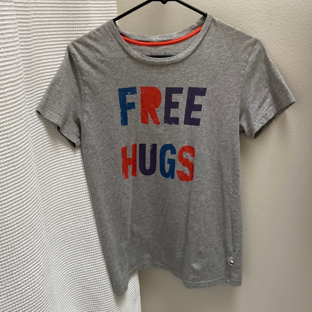 Boy’s Johnnie B - Boden Grey Graphic “Free Hugs” short sleeve t-shirt. Size M